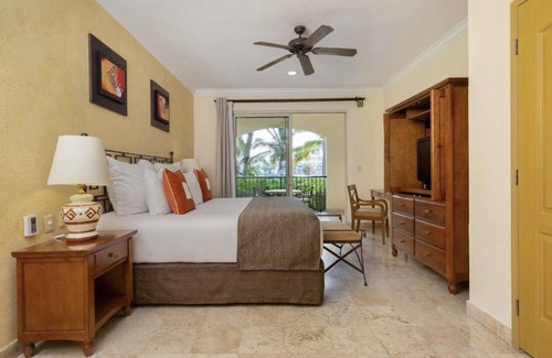 Centro Resort | Villa Del Arco located on the pristine Medano Beach