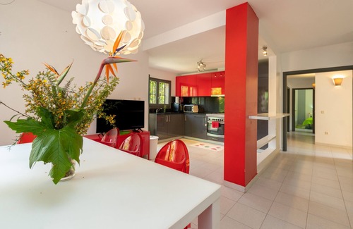 Santa Cristina de Aro Villa | Villa 'Del Sol' with Mountain View, Wi-Fi and Air Conditioning
