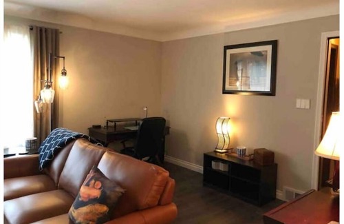 Grosse Pointe Apartment | Villa del Lago-Luxury King w/2 Queens in Windmill Pointe