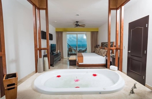 Punta Sam Resort | Villa Del Palmar Cancun Luxury Beach Resort 2BDRM 3Bath Full Kitchen Sleeps 6