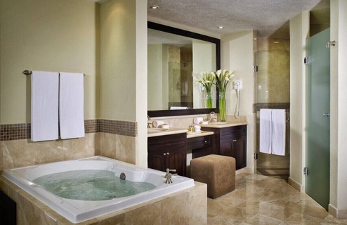 Punta Sam Resort | Villa Del Palmar Cancun Luxury Beach Resort 2BDRM 3Bath Full Kitchen Sleeps 6