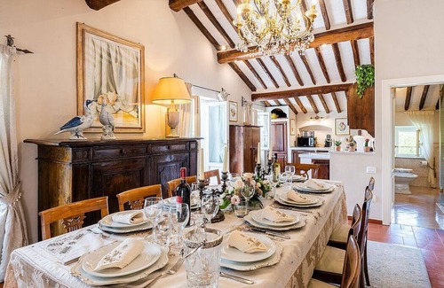 Vorno House | Villa delle Viole: An elegant and welcoming two-story apartment that is part of a villa immersed in a splendid landscape, in a lovely little hamlet, with Free WI-FI.
