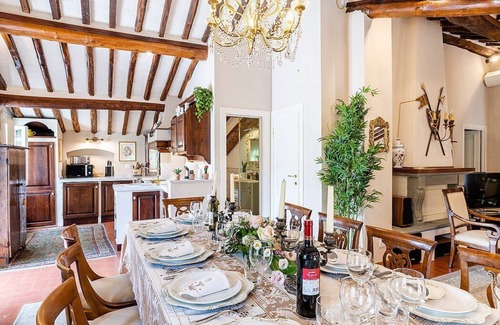 Vorno House | Villa delle Viole: An elegant and welcoming two-story apartment that is part of a villa immersed in a splendid landscape, in a lovely little hamlet, with Free WI-FI.