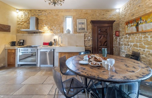 Domme Villa | Villa 'Demeure Au Coeur De La Nature' with Private Pool, Private Terrace and Wi-Fi