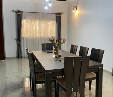 Bangou Villa | Villa des princes - Bana centre ville - Sécurisé