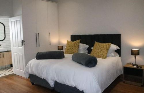 Paarl Apartment | Villa Des Roses