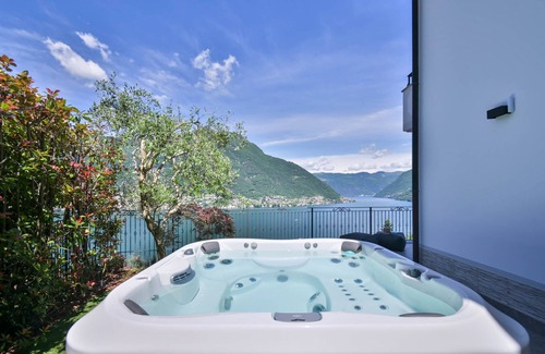 Riva Villa | Villa di Lusso Fronte Lago con Vasca Idromassaggio e Garage