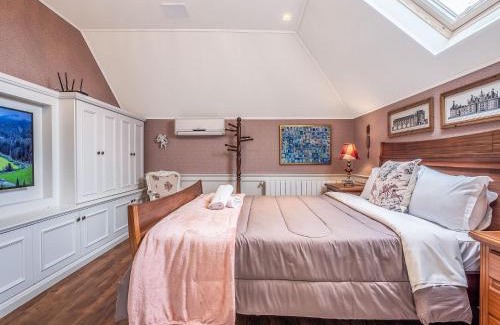 Gramado City Centre Apartment | Villa Di Pietro 502 - Apto no coração de Gramado 400 metros Rua Coberta