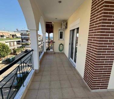 Paralia Dionysiou Apartment | Villa Dina