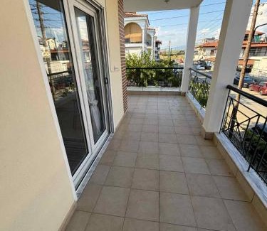 Paralia Dionysiou Apartment | Villa Dina