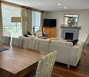 Pokolbin Apartment | VILLA DION - 3 Bedrooms situated in Cypress Lakes Resort