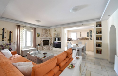 Aliki Villa | Villa Dionysos - villa with sea view,outdoor pool,bar and barbecue!