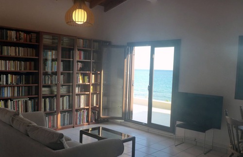 Mola Kalyva Villa | Villa directly by the sea