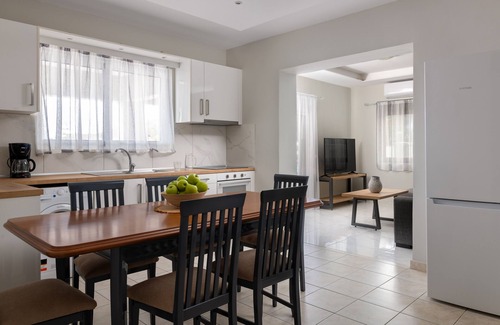 Petaloudes Apartment | Villa Divina