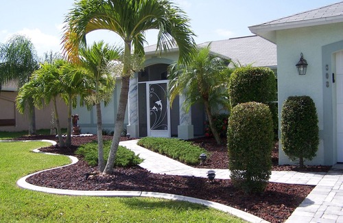 Cape Coral Villa | Villa Dolphin is a charming 2 Bed Cape Coral Pool Villa facing south.