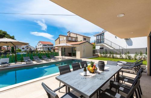 Rovinj Villa | Villa Domenica Medelina 5. City center, pool, jacuzzi, sauna