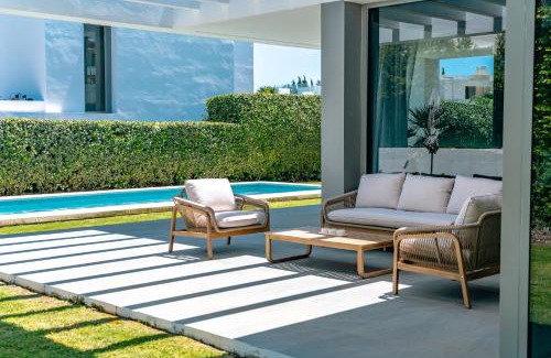 New Golden Mile Villa | Villa Dominica