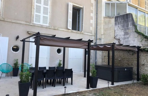 Centre Ville Villa | Villa Donna Jacuzzi downtown