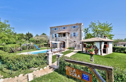 Valica Villa | Villa Dora