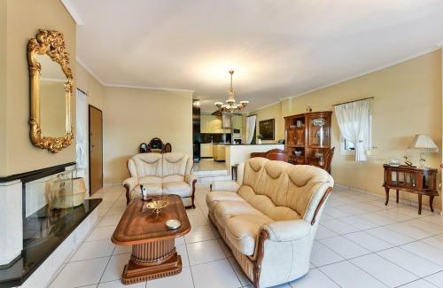 Perea Villa | Villa Doxia