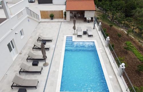 Pridvorje Villa | Villa Dragi - Four Bedroom Villa with Swimming Pool, Terrace and Sea View