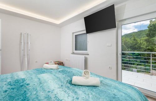 Pobri Apartment | Villa Dragi with Pool, Sauna, & Whirlpool