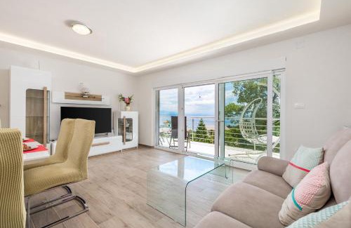 Pobri Apartment | Villa Dragi with Pool, Sauna, & Whirlpool