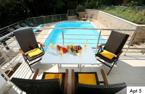 Pobri Apartment | Villa Dragi with Pool, Sauna, & Whirlpool