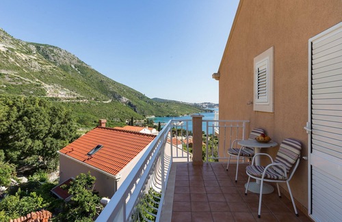 Plat Apartment | Villa Dubravka - Premium One Bedroom Apartment with Balcony and Sea View (Apartman 5)
