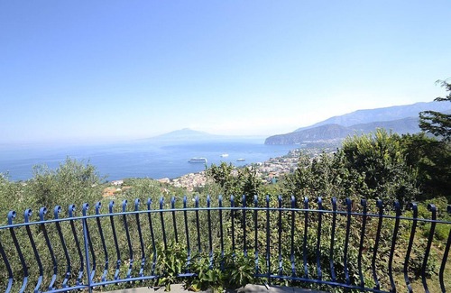 Priora Villa | Villa Dulcibella: A splendid villa located on a hillside, facing the sea, with Free WI-FI.