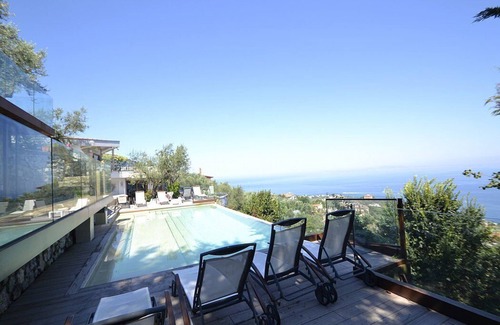 Priora Villa | Villa Dulcibella: A splendid villa located on a hillside, facing the sea, with Free WI-FI.