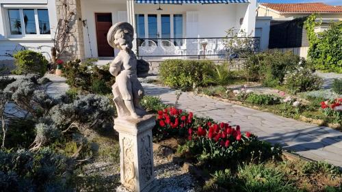 Six-Fours-les-Plages House | Villa Echauguette, Chambre et toilette privee Maison partagee avec la proprietaire