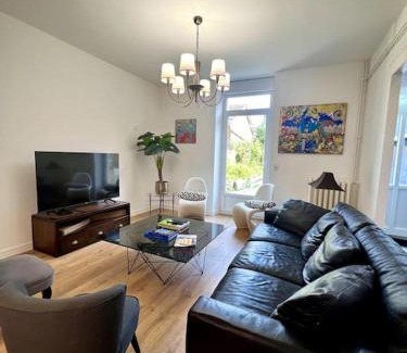 Charleville-Mezieres Villa | Villa Eden - 9 pers Charme & Jardin en centre-ville