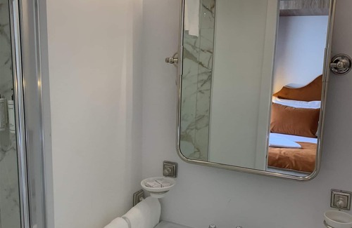 Bievres Hotel | Villa EDMOND
