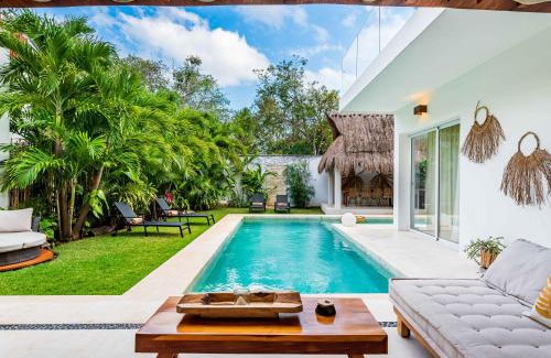 La Veleta Villa | Villa Ek'Balam & Villa Flamingo, Luxury Villas, Private Pool, Private Garden, Jacuzzi, 24h Security