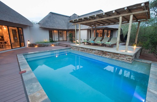 Hoedspruit Villa | Villa Ekhaya: Stunning 10 person villa in South Africa