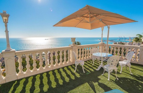 Monte Sancha Villa | Villa El Altozano, enjoy sea views, walk 20 min to Malaga city center and beach.