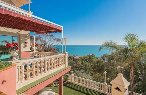 Monte Sancha Villa | Villa El Altozano, enjoy sea views, walk 20 min to Malaga city center and beach.