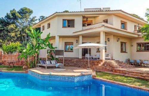 Vilanova I la Geltru Villa | Villa El Faro by Hello Homes Sitges