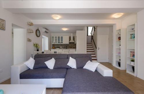 Ist House | Villa Elen