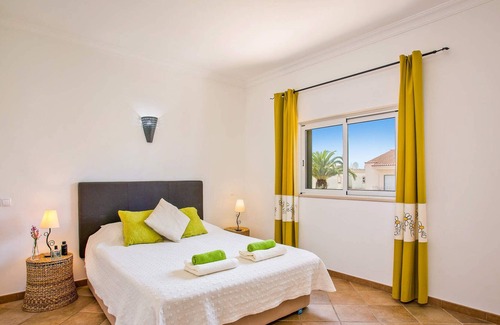 Guia Villa | Villa Elenor A - Central location in Vale Da Parra - 3 adjoining villas