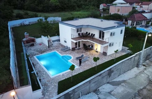 Zavala Villa | Villa Ella