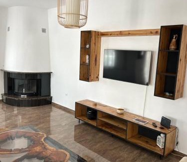 Adamas House | Villa Ellania Milos