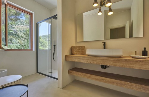 Lacona Villa | Villa Elle: renovated Villa with pool and air conditioning.