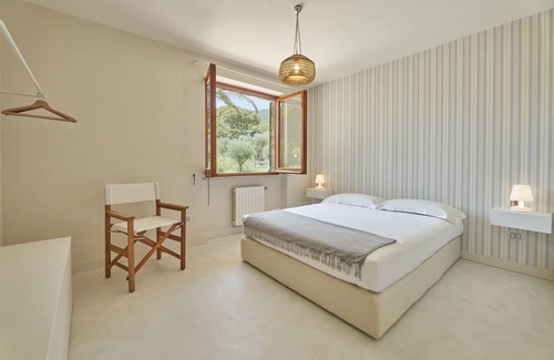 Lacona Villa | Villa Elle: renovated Villa with pool and air conditioning.
