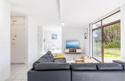 Nelson Bay Apartment | Villa Ellisa, 1 10 Columbia Cl -ground floor unit with beautiful water views & across from the water