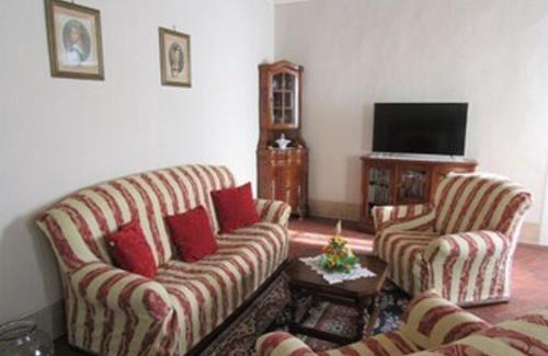 Valpromaro Apartment | Villa Elvia