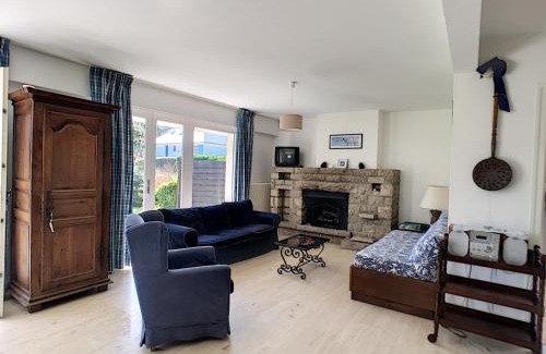 Jullouville House | Villa en bord de mer à Jullouville, accès direct plage, 6 chambres, jardin et barbecue - FR-1-361-496