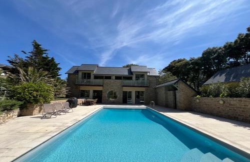 Pornichet House | Villa en bord de mer 6 personnes, à côte du Château des Tourelles, piscine d'eau de mer