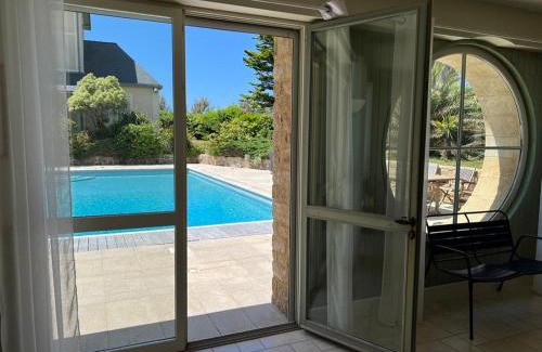 Pornichet House | Villa en bord de mer 6 personnes, à côte du Château des Tourelles, piscine d'eau de mer